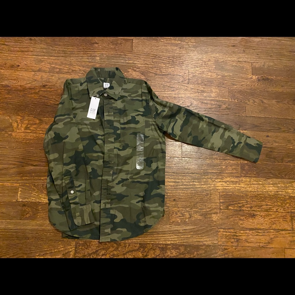 BNWT, Gap. Kids Camouflage Button Down - Size M